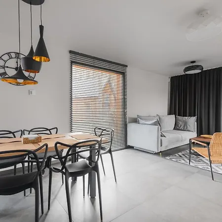 Feriehus Mazurski Dom Nad Jeziorem & Sauna By Downtown *